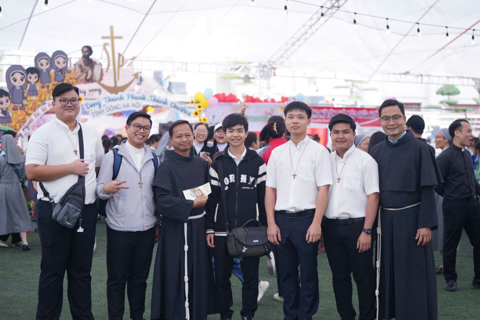 NGÀY HỘI ƠN GỌI TẠI GIÁO PHẬN THÁI BÌNH VÀ GIÁO PHẬN VINH