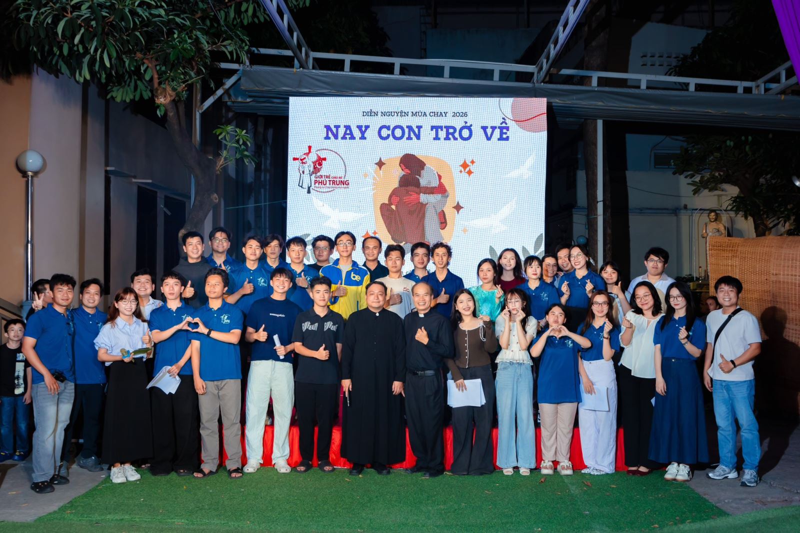 GIÁO XỨ PHÚ TRUNG, TGP SÀI GÒN: GIA ĐÌNH GIỚI TRẺ DIỄN NGUYỆN MÙA CHAY