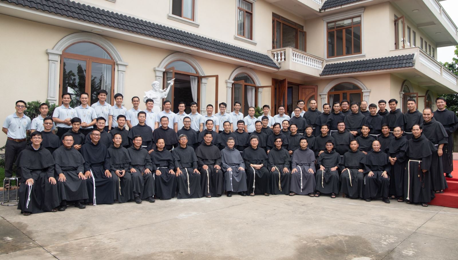 ƠN GỌI DÒNG ANH EM HÈN MỌN VIỆN TU