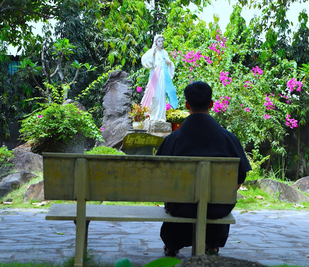 NẾU TU SĨ KHÔNG CÒN LÀ ÁNH SÁNG