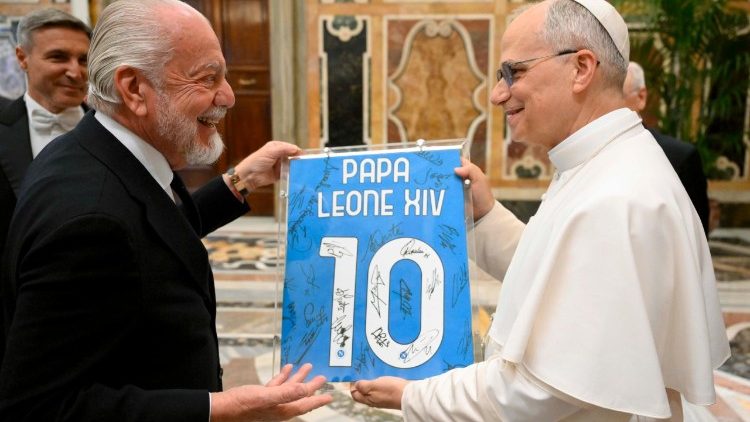 ĐỨC THÁNH CHA LÊÔ XIV TIẾP CÂU LẠC BỘ BÓNG ĐÁ NAPOLI